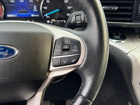 Used 2022 Ford Explorer XLT w/ Equipment Group 202A AWD/4WD image 19