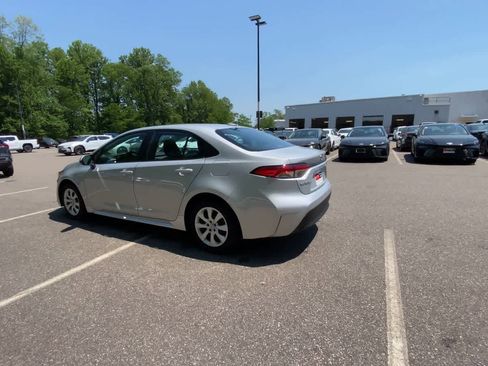 Used 2024 Toyota Corolla LE FWD image 9