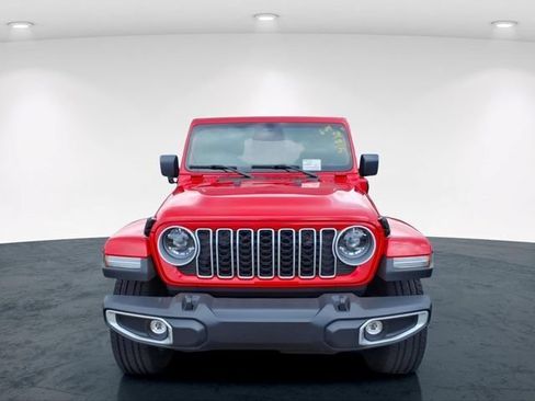 Used 2025 Jeep Wrangler Unlimited Sahara AWD/4WD image 5