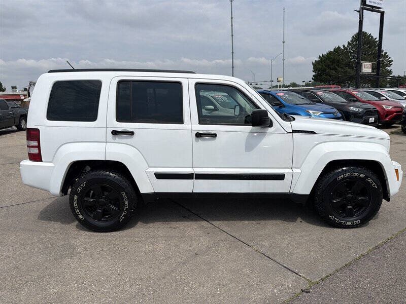 Used 2011 Jeep Liberty Sport AWD/4WD image 6