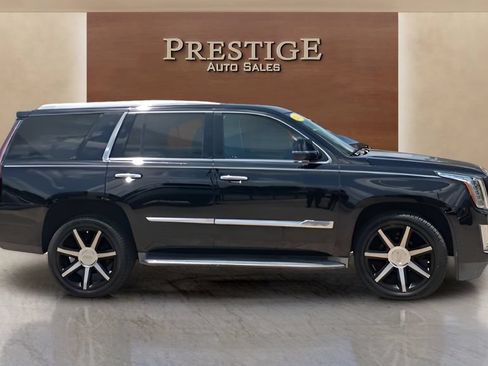 Used 2016 Cadillac Escalade Luxury AWD/4WD image 25