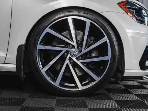 Used 2019 Volkswagen Golf 4-Door image 17