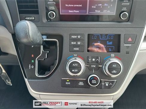 Used 2020 Toyota Sienna L image 9