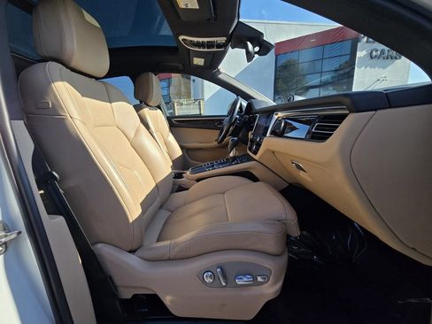 Used 2021 Porsche Macan image 19