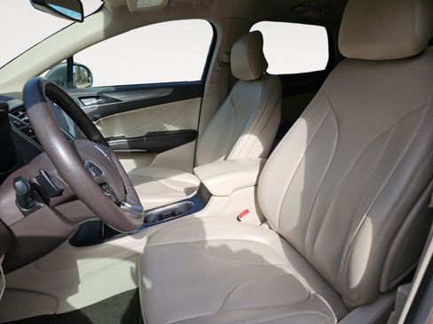 Used 2019 Lincoln MKC Premiere image 9