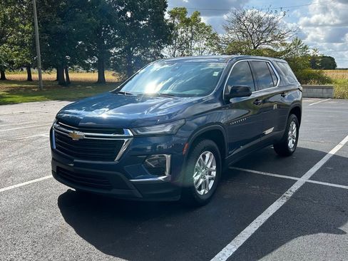 Used 2022 Chevrolet Traverse LS image 3