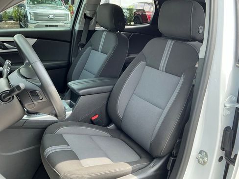 Used 2025 Chevrolet Blazer LT FWD image 25