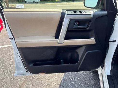 Used 2013 Toyota 4Runner Limited image 8