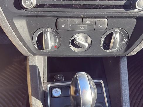 Used 2016 Volkswagen Jetta SE image 20