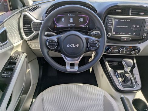 Certified 2023 Kia Soul LX FWD image 15
