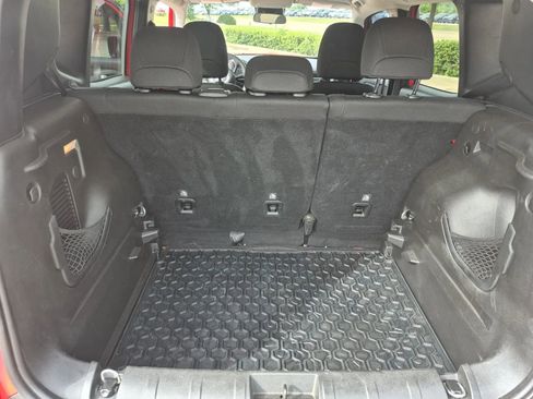 Used 2019 Jeep Renegade Latitude FWD image 21