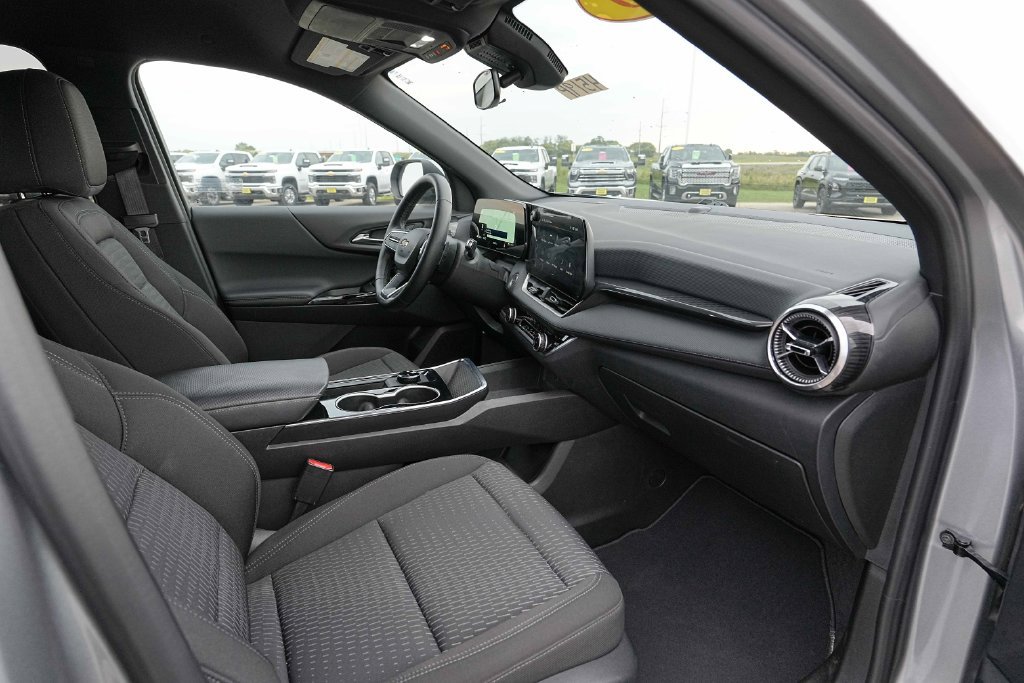 Used 2026 Chevrolet Equinox LT AWD/4WD image 24