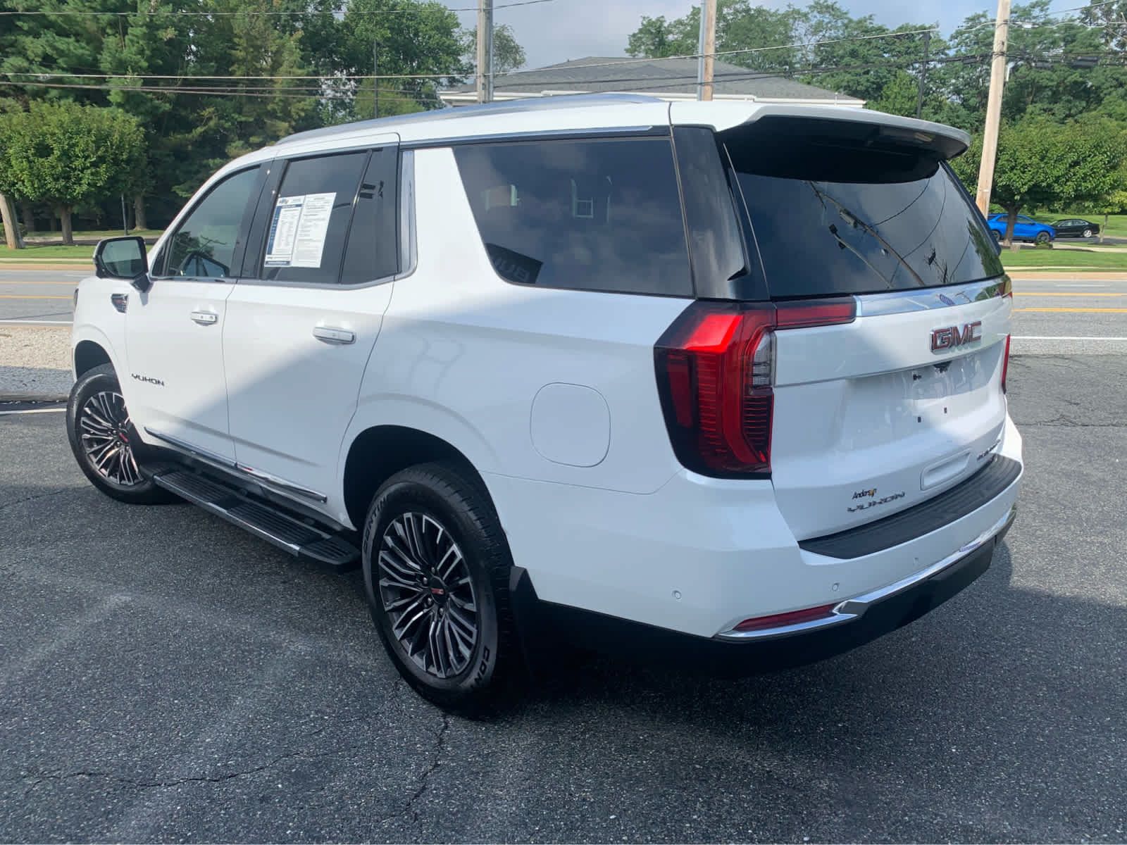 Used 2025 GMC Yukon Elevation AWD/4WD image 4