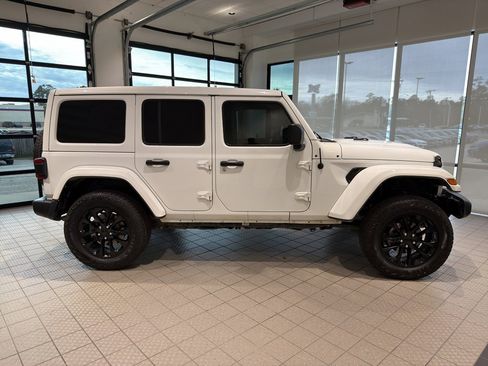 Used 2021 Jeep Wrangler Unlimited Sahara w/ Cold Weather Group image 6