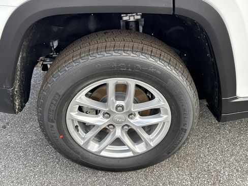 New 2025 Jeep Grand Cherokee Laredo X image 18