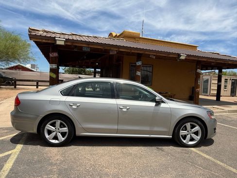 Used 2013 Volkswagen Passat 2.5 SE FWD image 8