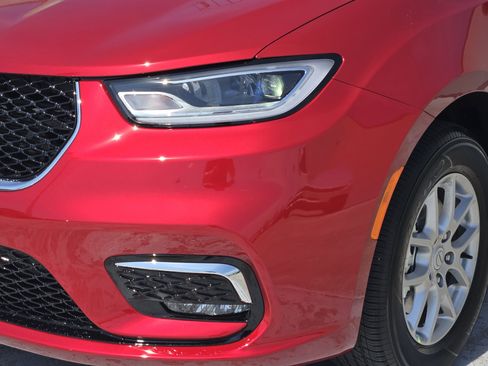 New 2026 Chrysler Pacifica Select image 6