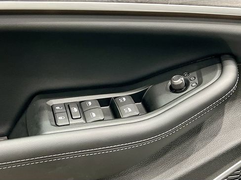 New 2025 Jeep Grand Cherokee L Limited w/ Black Appearance Package AWD/4WD image 19