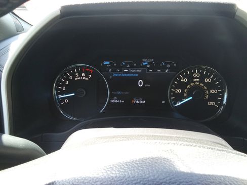 Used 2018 Ford F150 Lariat w/ Equipment Group 502A Luxury AWD/4WD image 14