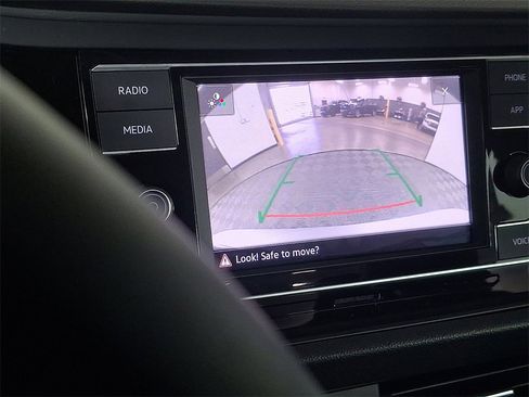 Used 2024 Volkswagen Jetta SE image 4