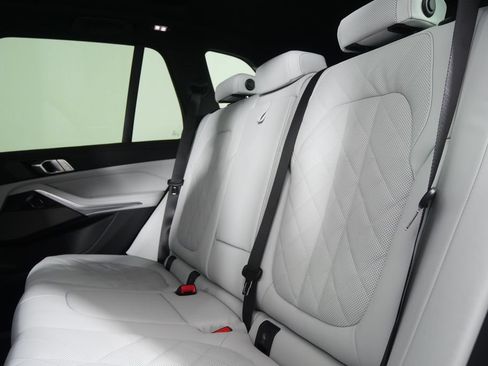 Used 2026 BMW X5 xDrive40i w/ M Sport Package AWD/4WD image 15