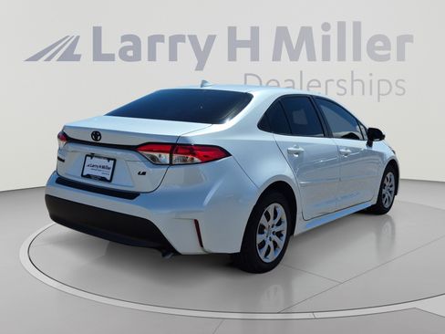 Used 2023 Toyota Corolla LE w/ Carpet Mat Package (TMS) FWD image 5