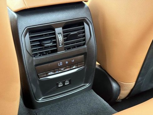 Used 2025 BMW 330i Sedan w/ M Sport Package image 14