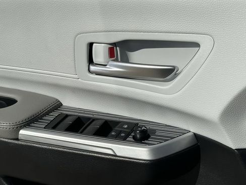 Used 2025 Toyota Sienna XLE w/ XLE Plus Package image 24