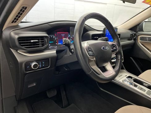 Used 2023 Ford Explorer XLT RWD image 19