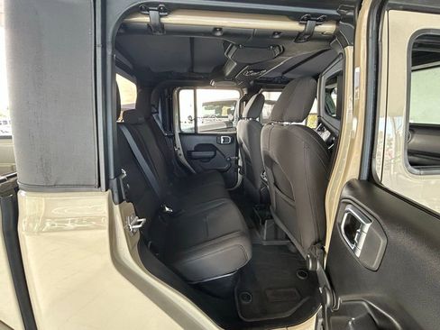 Used 2022 Jeep Gladiator Sport image 37