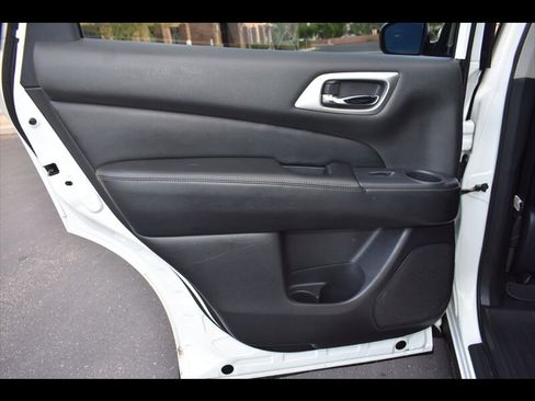 Used 2016 Nissan Pathfinder Platinum w/ Cargo Package FWD image 25