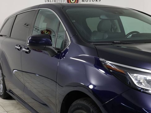 Used 2022 Toyota Sienna XLE image 38