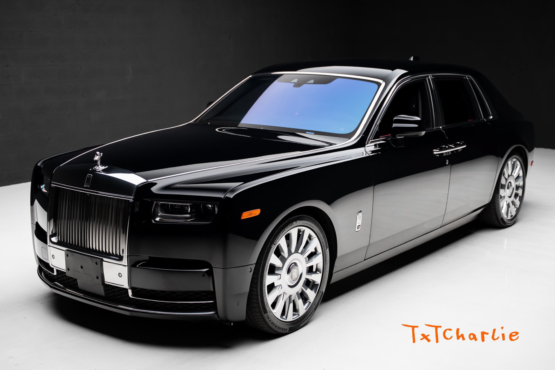 Used 2023 Rolls-Royce Phantom Sedan w/ The Phantom Package RWD image 1
