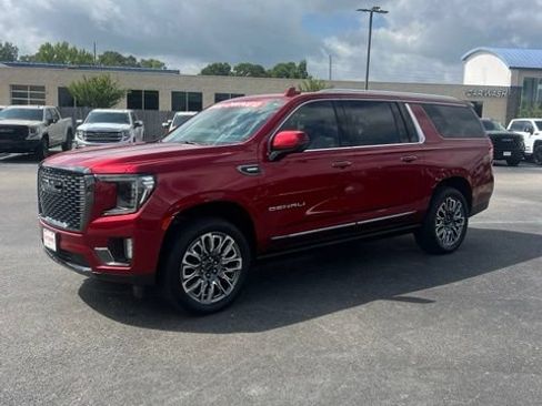 Used 2024 GMC Yukon XL Denali Ultimate AWD/4WD image 4