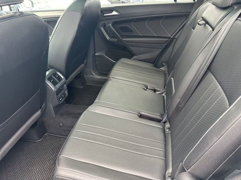 Used 2022 Volkswagen Tiguan SE image 16