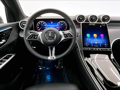 Used 2026 Mercedes-Benz GLC 300 image 4