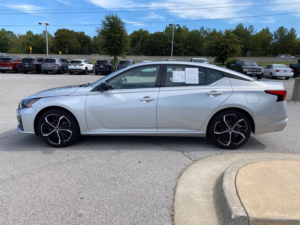 Used 2024 Nissan Altima 2.5 SR FWD image 4