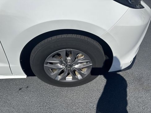 Used 2024 Toyota Sienna LE image 10