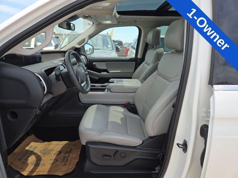 Used 2025 Ford Expedition Max Active AWD/4WD image 2