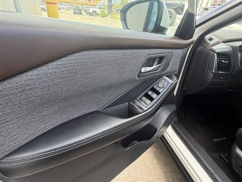 Used 2021 Nissan Rogue SV AWD/4WD image 19