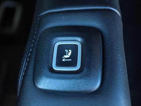 Used 2023 Jeep Wagoneer L Series III w/ Premium Group I image 26