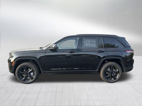 New 2025 Jeep Grand Cherokee Limited w/ Luxury Tech Group II image 8