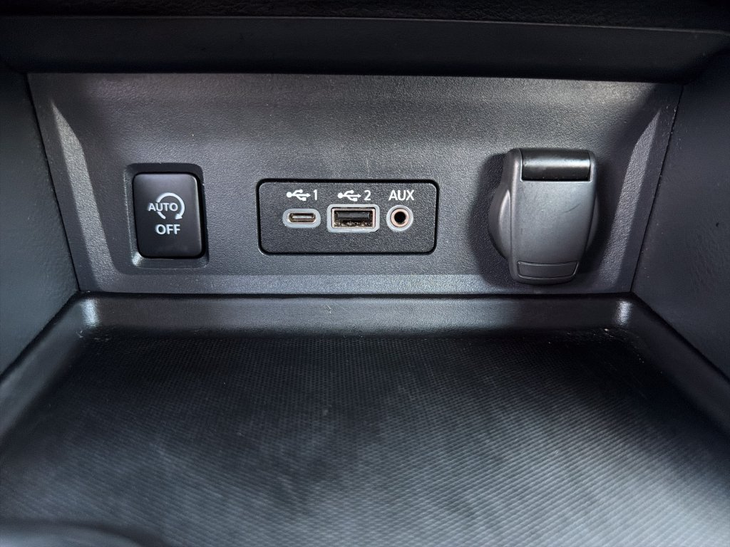 Used 2025 Nissan Sentra SR FWD image 16