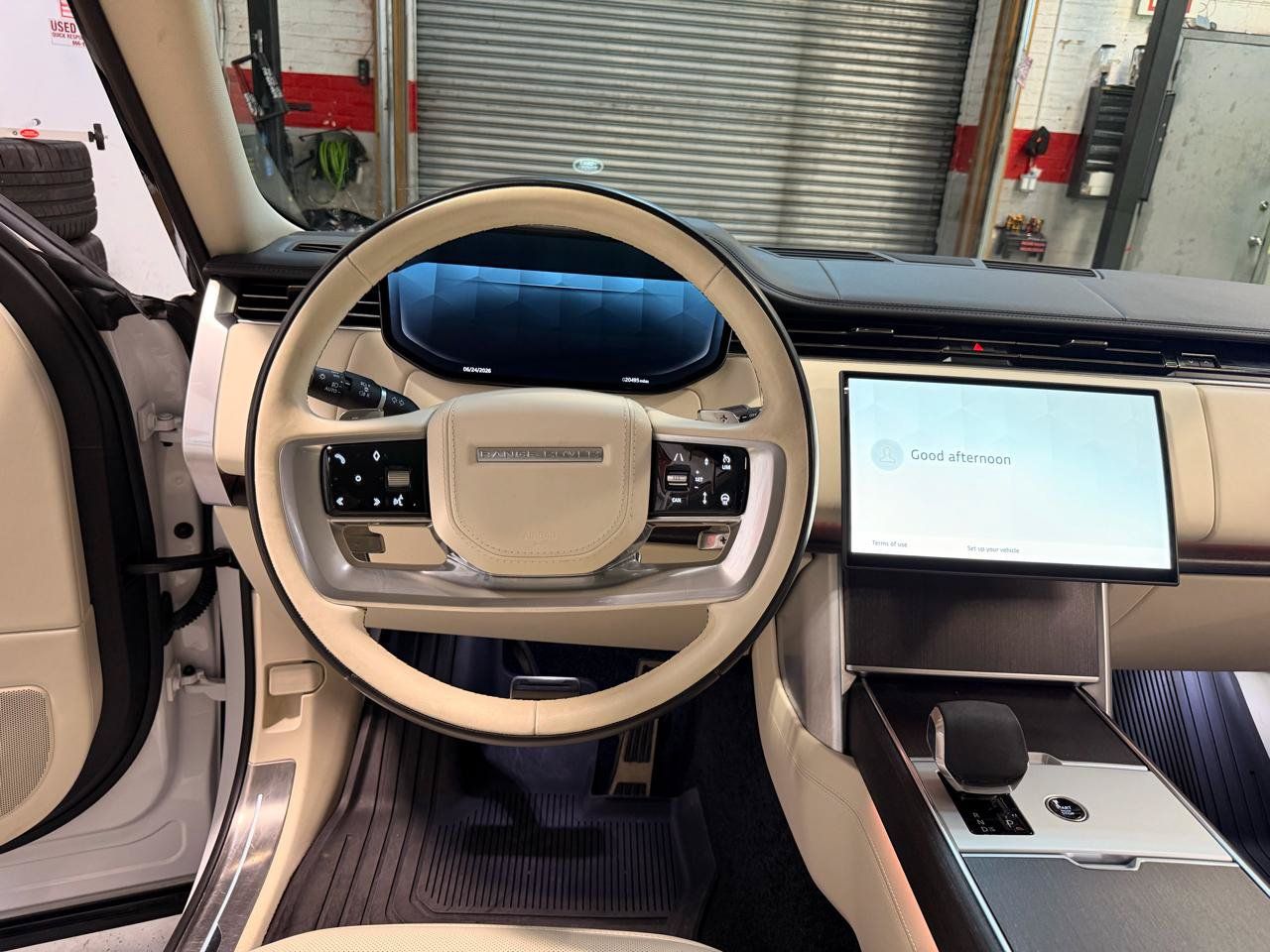 Used 2024 Land Rover Range Rover Long Wheelbase SE AWD/4WD image 11