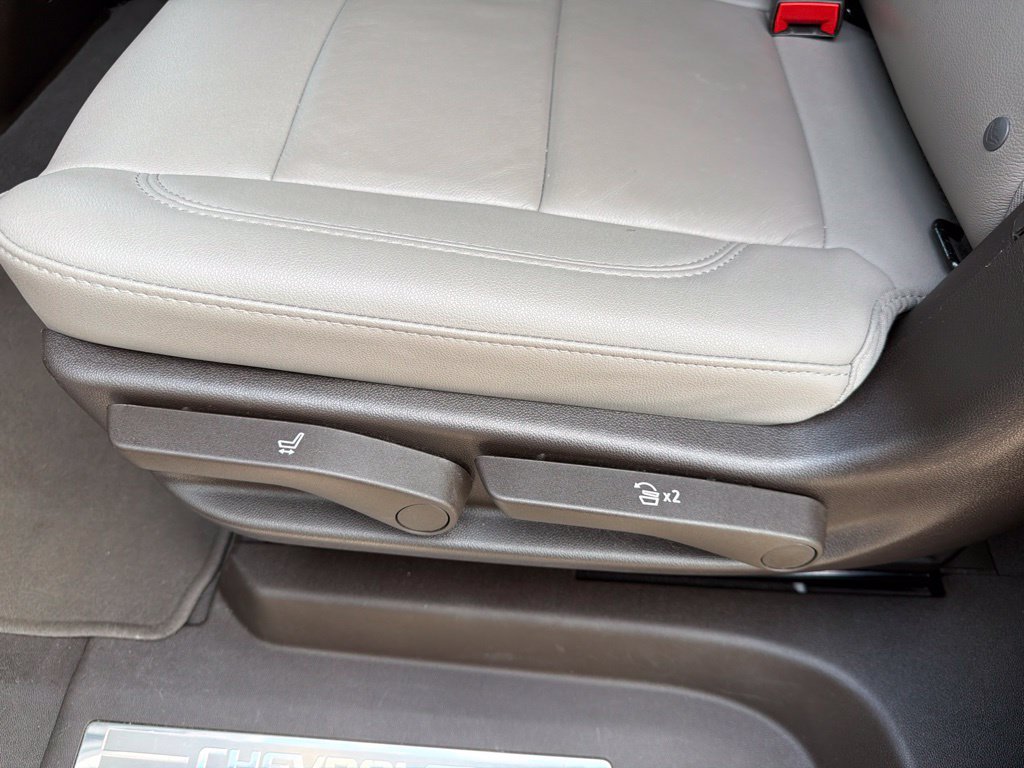 Used 2024 Chevrolet Suburban LT RWD image 20