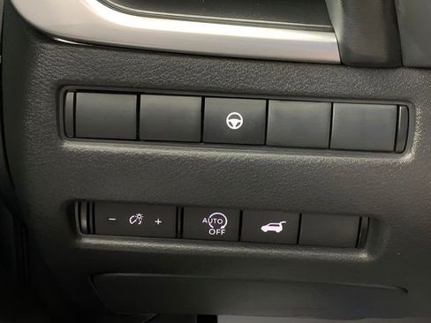 Used 2024 Nissan Rogue SV image 34