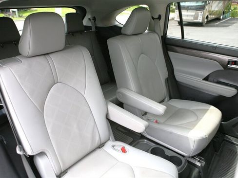 Used 2021 Toyota Highlander Platinum AWD/4WD image 20