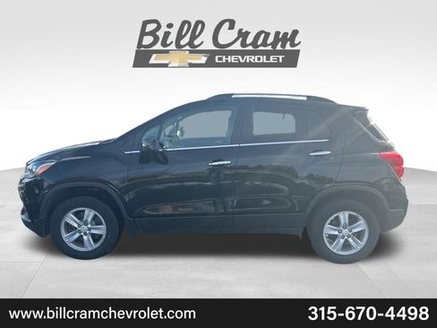 Used 2017 Chevrolet Trax LT w/ LT Convenience Package image 8