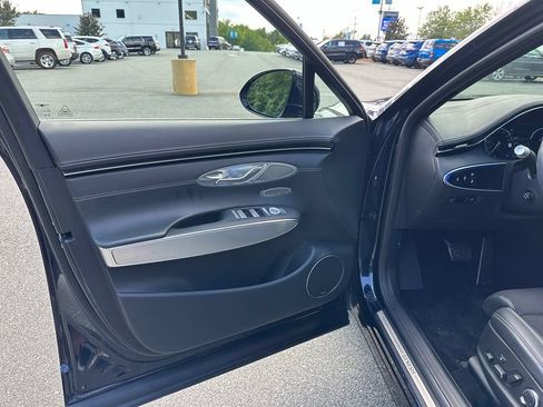 Used 2023 Genesis GV70 2.5T w/ Sport Prestige Package AWD/4WD image 17