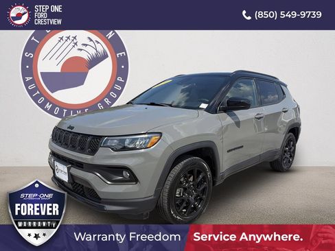 Used 2024 Jeep Compass Latitude w/ Convenience Group AWD/4WD image 1